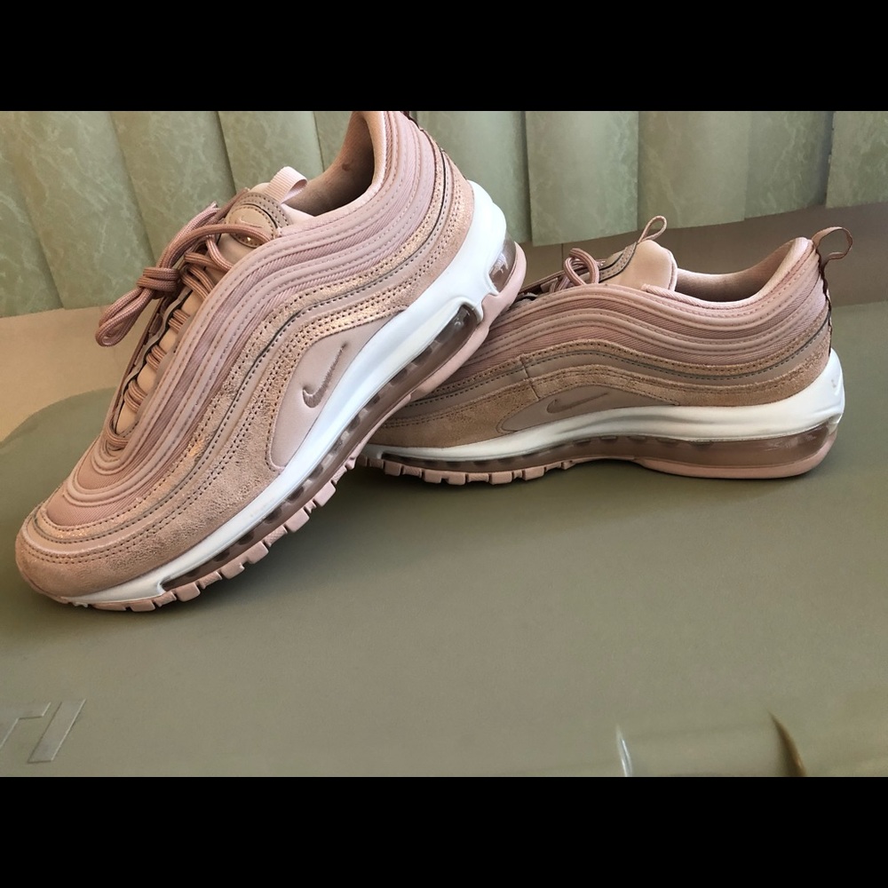 nike women’s air max 97 SE rose gold